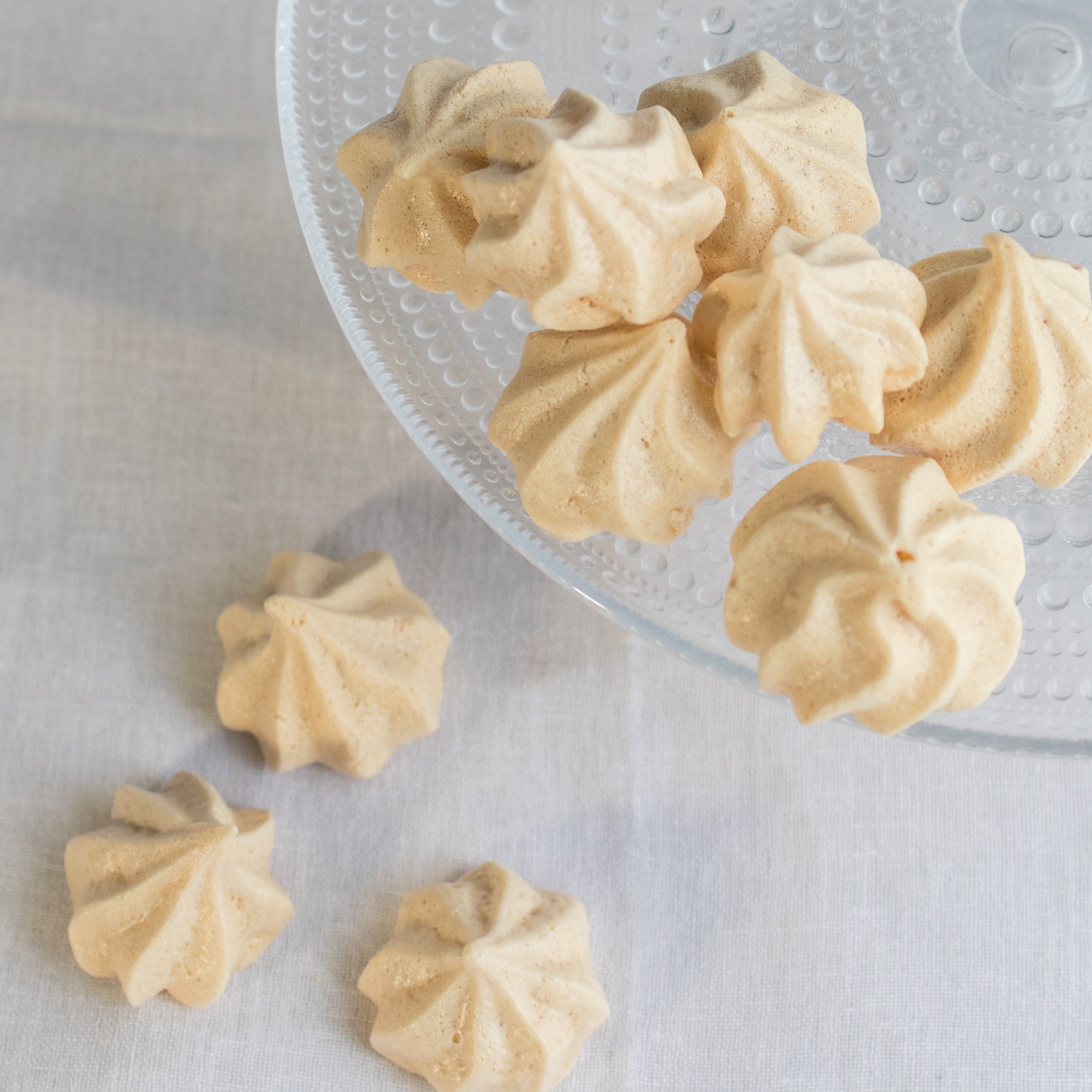 Keskikokoinen nuppurasia (n. 35 kpl)